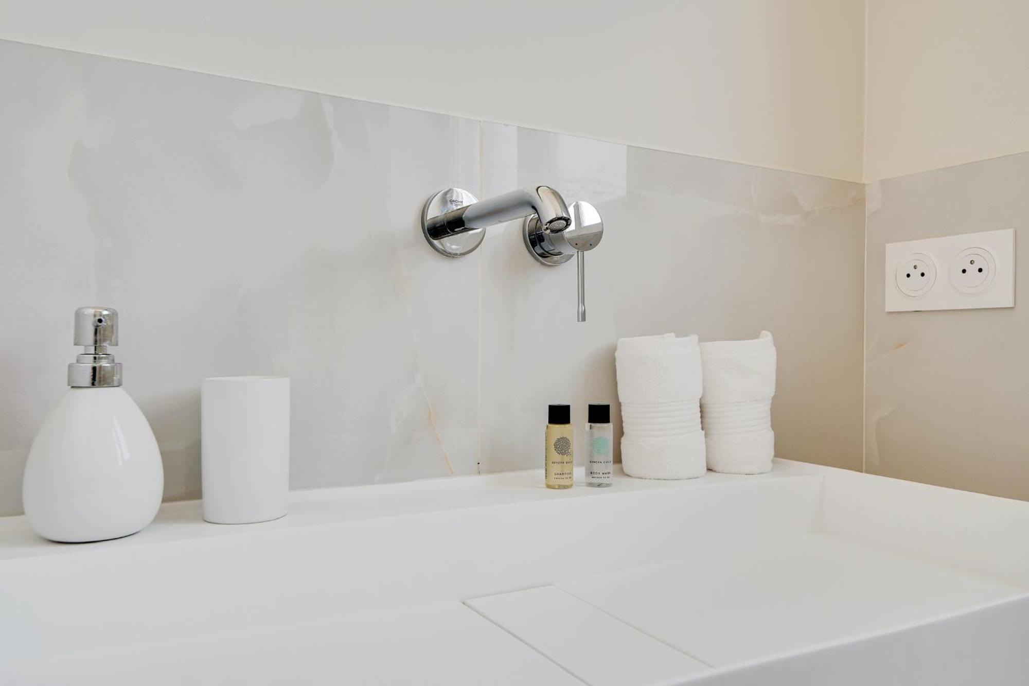 Suite Deluxe 1 By Les Maisons De Charloc Homes Boulogne-Billancourt Esterno foto